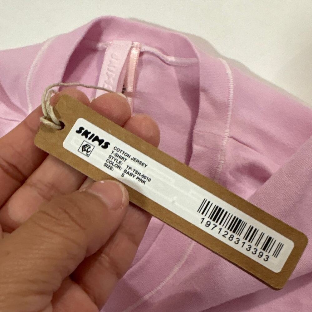 NWT SKIMS Womens Small Cotton Jersey Embroidered T-Shirt Baby Pink Out of Sight - Picture 6 of 8